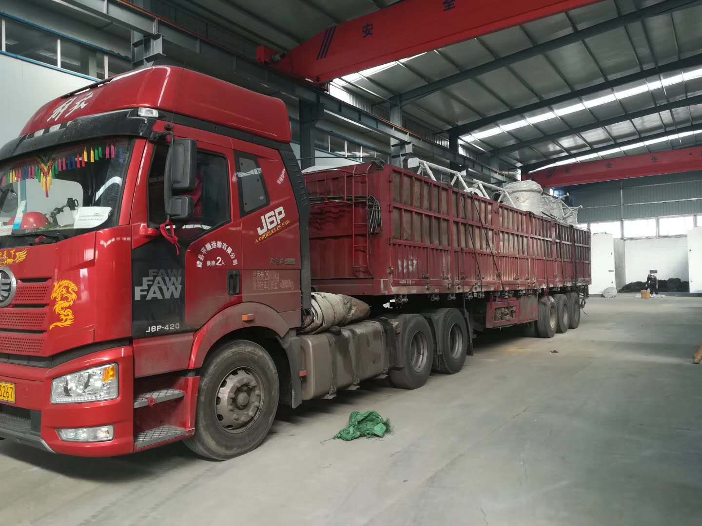 非洲定制的三臺多功能垃圾焚燒爐發往上海港